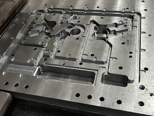 Basis Cetakan Injeksi Mesin CNC Dengan 1.2738/ 1.2083/ P80/ D2/ H13